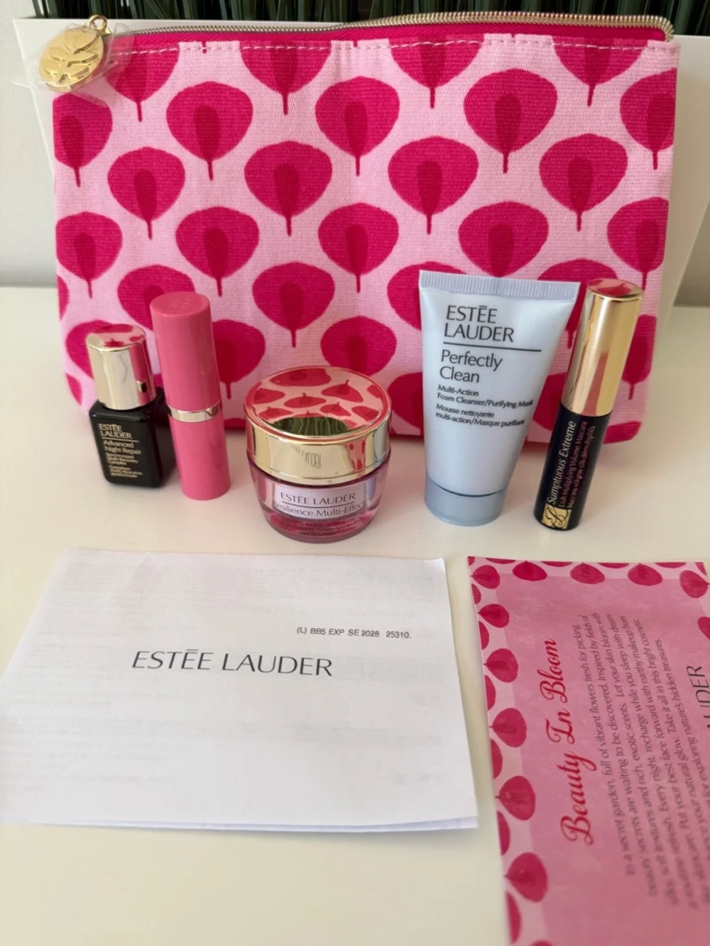 Estee Lauder Advanced Night Repair Set - Light Blue & Brown Packaging - Picture 4 of 7